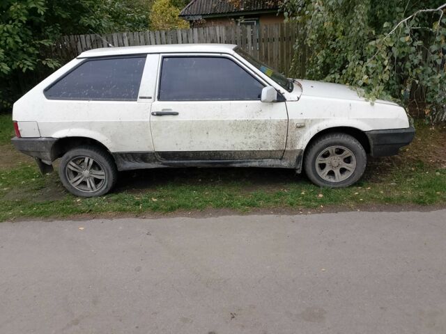 Белый ВАЗ 2108, объемом двигателя 1.3 л и пробегом 100 тыс. км за 1000 $, фото 1 на Automoto.ua