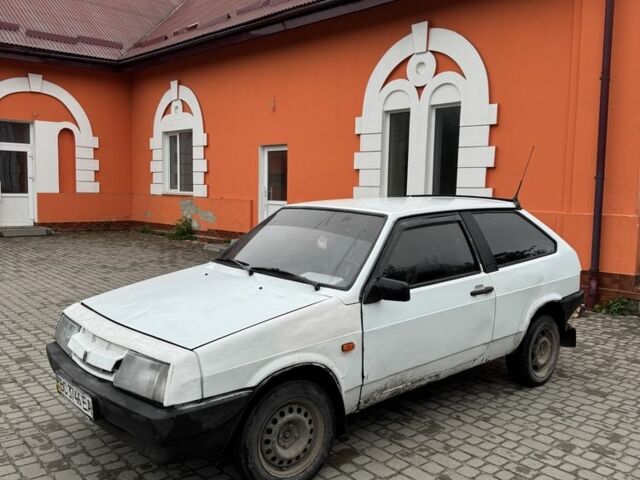 Белый ВАЗ 2108, объемом двигателя 1.3 л и пробегом 300 тыс. км за 500 $, фото 1 на Automoto.ua