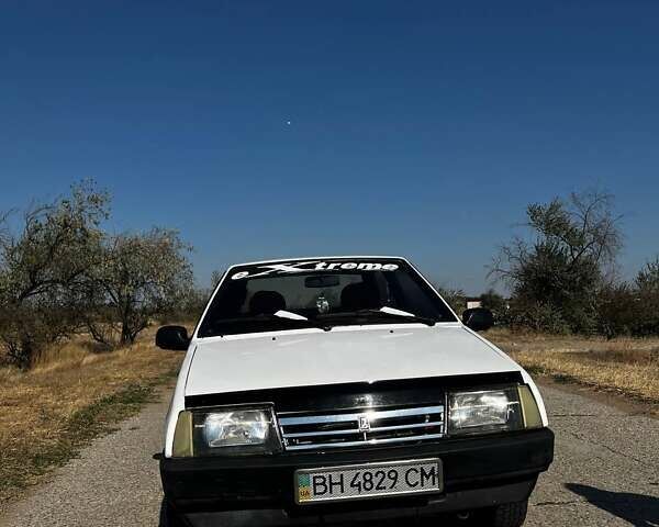 Белый ВАЗ 2108, объемом двигателя 1.3 л и пробегом 290 тыс. км за 1200 $, фото 1 на Automoto.ua