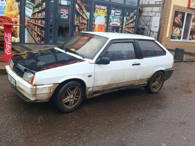 Белый ВАЗ 2108, объемом двигателя 1.3 л и пробегом 300 тыс. км за 700 $, фото 1 на Automoto.ua