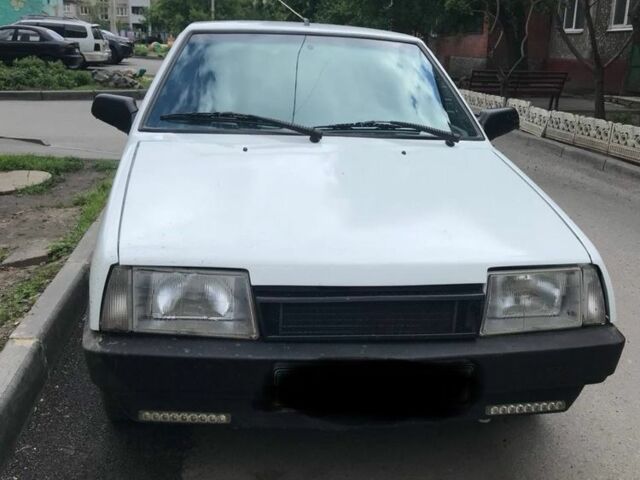 Белый ВАЗ 2108, объемом двигателя 2 л и пробегом 400 тыс. км за 1500 $, фото 1 на Automoto.ua