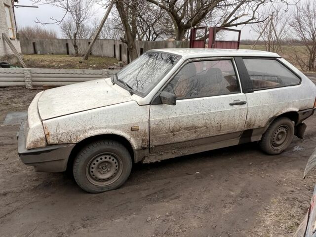 Белый ВАЗ 2108, объемом двигателя 1.3 л и пробегом 200 тыс. км за 452 $, фото 2 на Automoto.ua