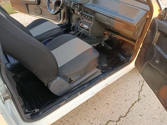 Белый ВАЗ 2108, объемом двигателя 1.3 л и пробегом 100 тыс. км за 1100 $, фото 5 на Automoto.ua