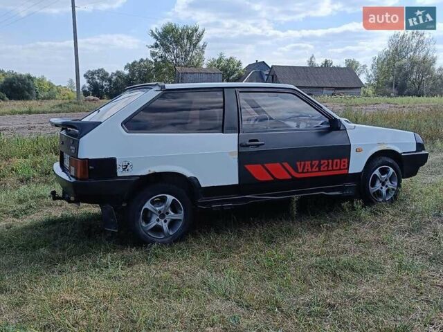 Белый ВАЗ 2108, объемом двигателя 1.5 л и пробегом 250 тыс. км за 850 $, фото 2 на Automoto.ua