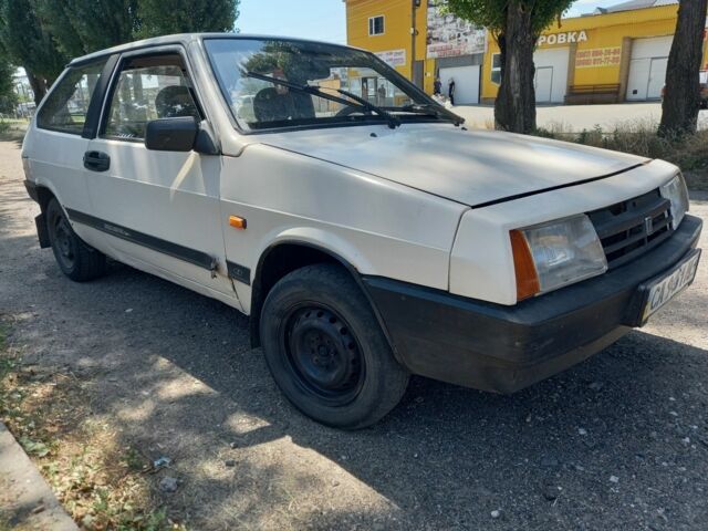 Белый ВАЗ 2108, объемом двигателя 1.3 л и пробегом 200 тыс. км за 601 $, фото 1 на Automoto.ua