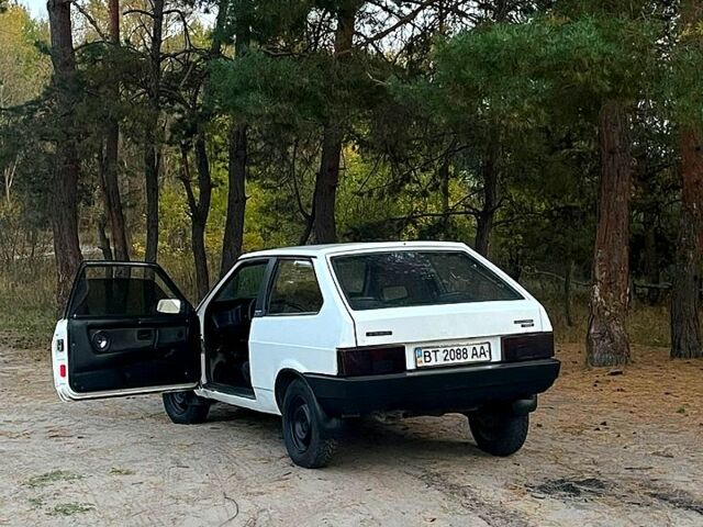 Белый ВАЗ 2108, объемом двигателя 1.3 л и пробегом 14 тыс. км за 800 $, фото 2 на Automoto.ua