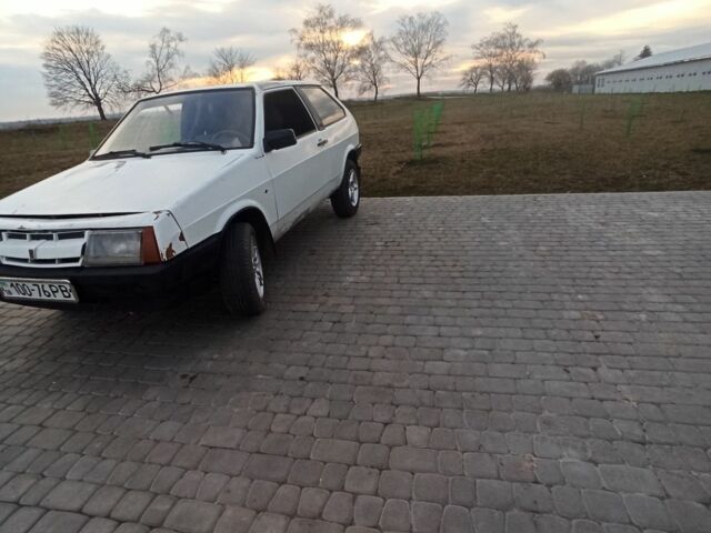 Белый ВАЗ 2108, объемом двигателя 1.3 л и пробегом 444 тыс. км за 355 $, фото 2 на Automoto.ua