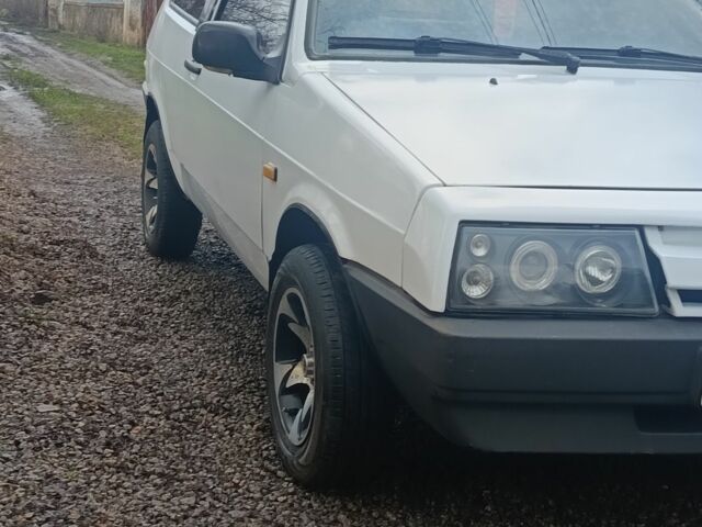 Белый ВАЗ 2108, объемом двигателя 1.3 л и пробегом 240 тыс. км за 1500 $, фото 5 на Automoto.ua