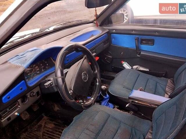 Белый ВАЗ 2108, объемом двигателя 1.3 л и пробегом 200 тыс. км за 1100 $, фото 5 на Automoto.ua