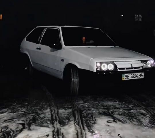 Белый ВАЗ 2108, объемом двигателя 1.3 л и пробегом 240 тыс. км за 1500 $, фото 3 на Automoto.ua