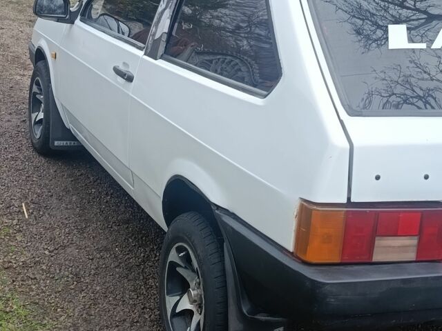 Белый ВАЗ 2108, объемом двигателя 1.3 л и пробегом 240 тыс. км за 1500 $, фото 4 на Automoto.ua