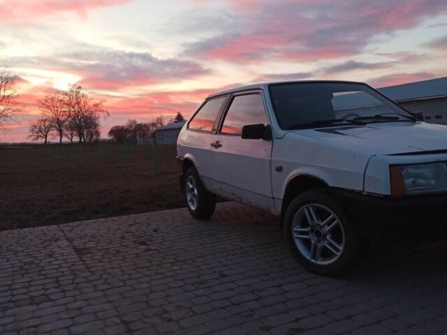 Белый ВАЗ 2108, объемом двигателя 1.3 л и пробегом 444 тыс. км за 355 $, фото 1 на Automoto.ua