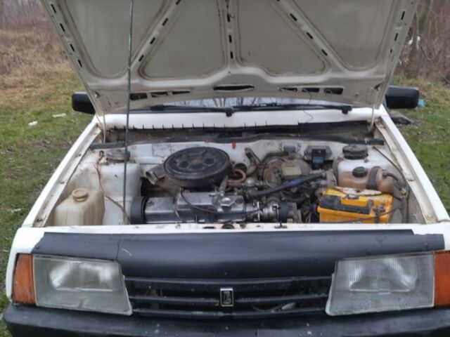 Белый ВАЗ 2108, объемом двигателя 1.3 л и пробегом 800 тыс. км за 592 $, фото 5 на Automoto.ua