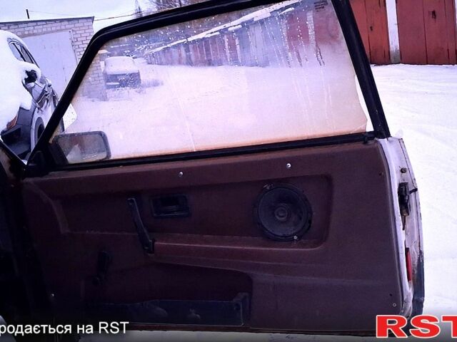 Белый ВАЗ 2108, объемом двигателя 1.5 л и пробегом 250 тыс. км за 500 $, фото 6 на Automoto.ua