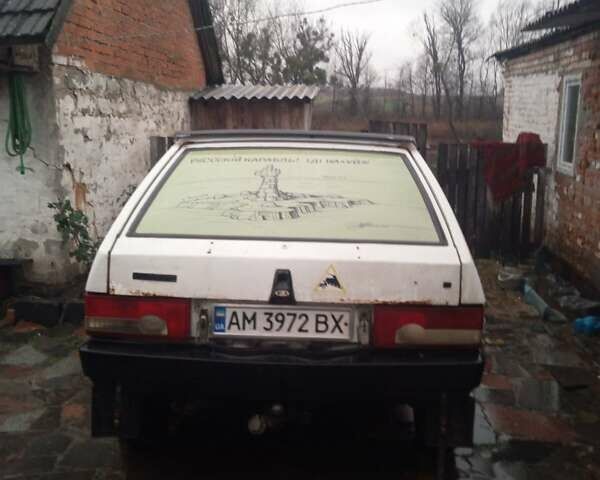 Белый ВАЗ 2108, объемом двигателя 1.1 л и пробегом 300 тыс. км за 700 $, фото 2 на Automoto.ua