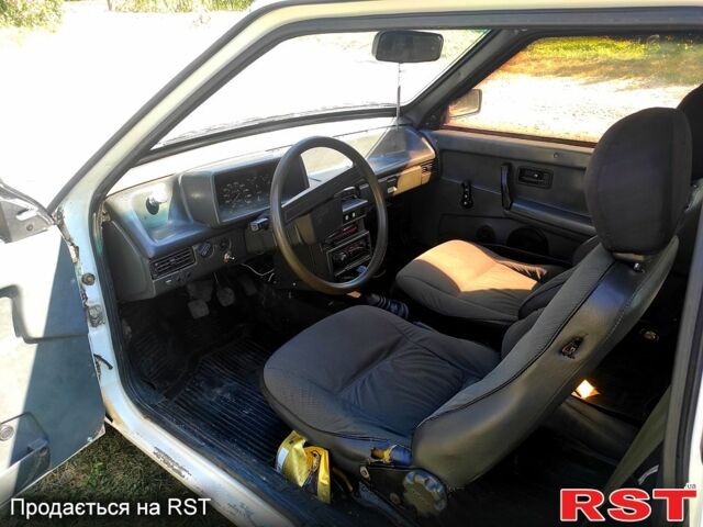 ВАЗ 2108 1989 в Казатине на Automoto.ua Белый ВАЗ 2108, объемом двигателя 1.5 л и пробегом 200 тыс. км за 1000 $, фото 2 на Automoto.ua
