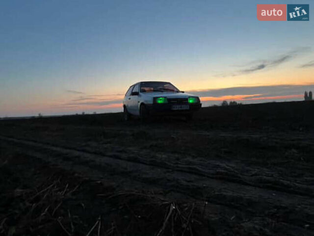 Белый ВАЗ 2108, объемом двигателя 1.3 л и пробегом 210 тыс. км за 1000 $, фото 3 на Automoto.ua