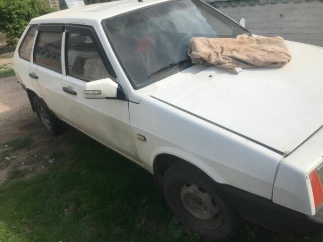 Белый ВАЗ 2108, объемом двигателя 1.5 л и пробегом 26 тыс. км за 288 $, фото 4 на Automoto.ua