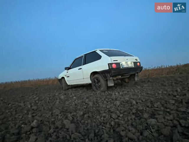 Белый ВАЗ 2108, объемом двигателя 1.3 л и пробегом 210 тыс. км за 1000 $, фото 6 на Automoto.ua