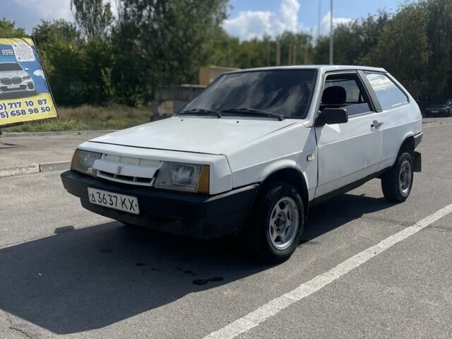 Белый ВАЗ 2108, объемом двигателя 1.3 л и пробегом 225 тыс. км за 558 $, фото 2 на Automoto.ua