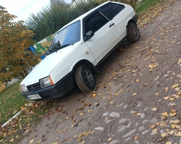 Белый ВАЗ 2108, объемом двигателя 1.3 л и пробегом 300 тыс. км за 1150 $, фото 2 на Automoto.ua
