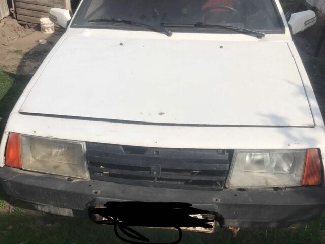 Белый ВАЗ 2108, объемом двигателя 1.5 л и пробегом 26 тыс. км за 288 $, фото 3 на Automoto.ua