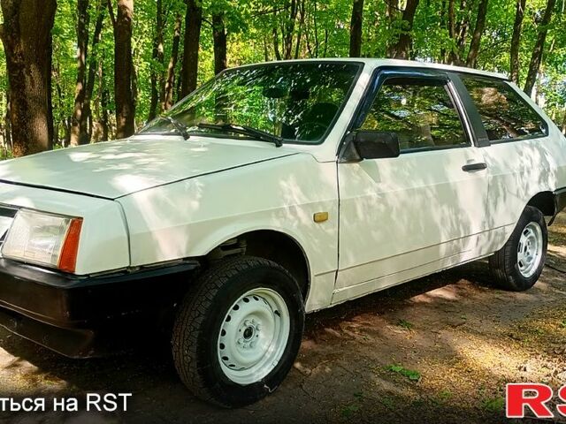 Белый ВАЗ 2108, объемом двигателя 1.3 л и пробегом 0 тыс. км за 1000 $, фото 1 на Automoto.ua