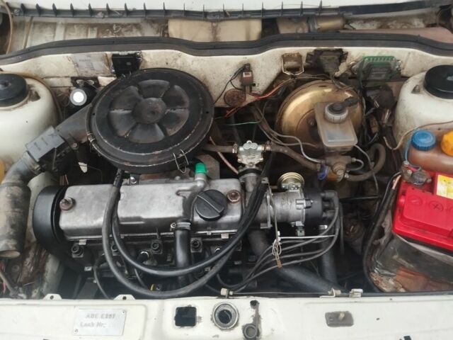 Белый ВАЗ 2108, объемом двигателя 2 л и пробегом 350 тыс. км за 1200 $, фото 3 на Automoto.ua