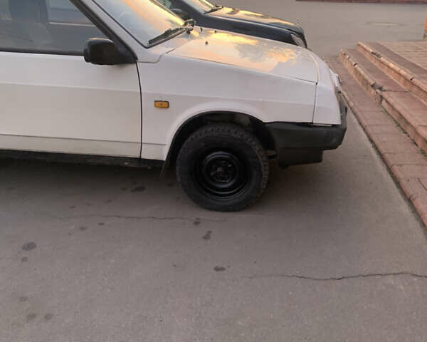 Белый ВАЗ 2108, объемом двигателя 1.3 л и пробегом 90 тыс. км за 899 $, фото 6 на Automoto.ua