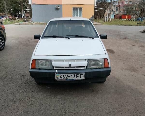 Белый ВАЗ 2108, объемом двигателя 1.3 л и пробегом 72 тыс. км за 1000 $, фото 1 на Automoto.ua