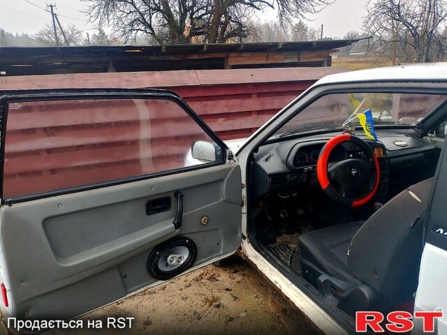 Белый ВАЗ 2108, объемом двигателя 1.1 л и пробегом 175 тыс. км за 600 $, фото 1 на Automoto.ua