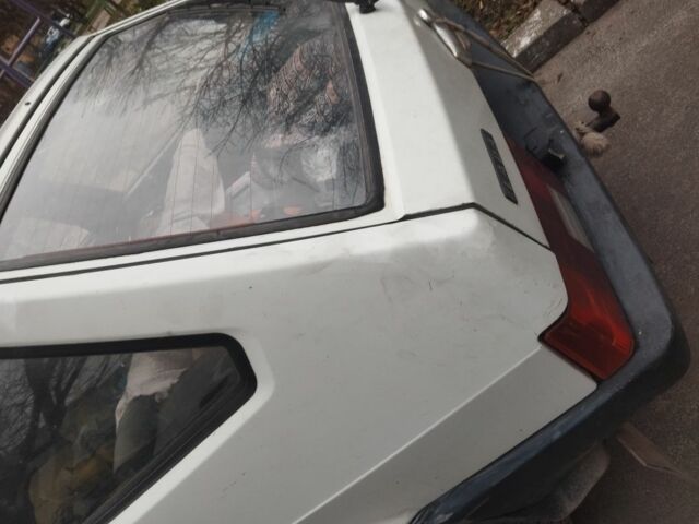 Белый ВАЗ 2108, объемом двигателя 2 л и пробегом 350 тыс. км за 1200 $, фото 5 на Automoto.ua