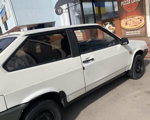 Белый ВАЗ 2108, объемом двигателя 1.3 л и пробегом 90 тыс. км за 899 $, фото 2 на Automoto.ua