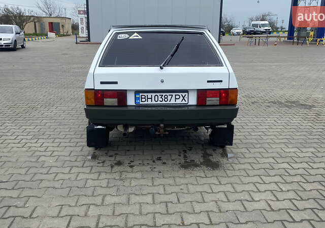 Белый ВАЗ 2108, объемом двигателя 1.5 л и пробегом 200 тыс. км за 1600 $, фото 4 на Automoto.ua
