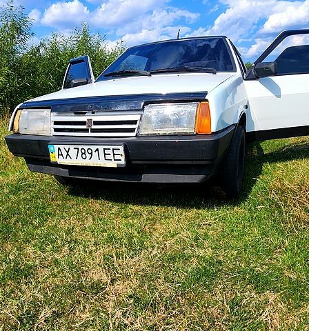 Белый ВАЗ 2108, объемом двигателя 1.5 л и пробегом 290 тыс. км за 900 $, фото 1 на Automoto.ua