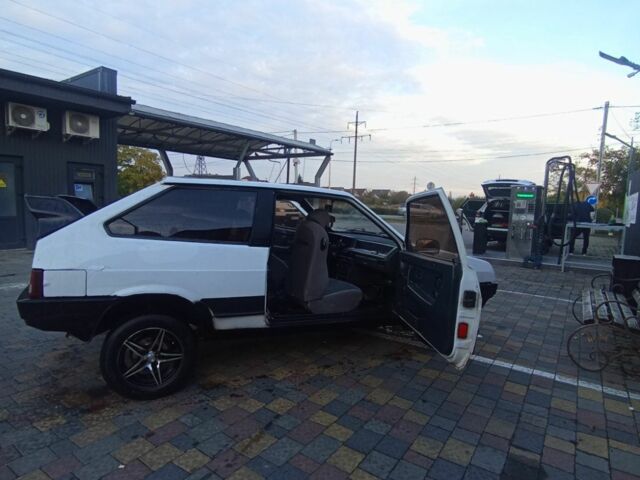 Белый ВАЗ 2108, объемом двигателя 1.5 л и пробегом 380 тыс. км за 800 $, фото 3 на Automoto.ua