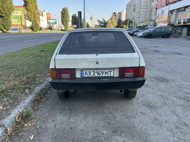 Белый ВАЗ 2108, объемом двигателя 1.1 л и пробегом 300 тыс. км за 447 $, фото 3 на Automoto.ua