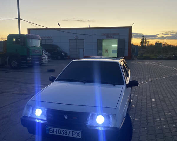 Белый ВАЗ 2108, объемом двигателя 1.5 л и пробегом 200 тыс. км за 1600 $, фото 5 на Automoto.ua