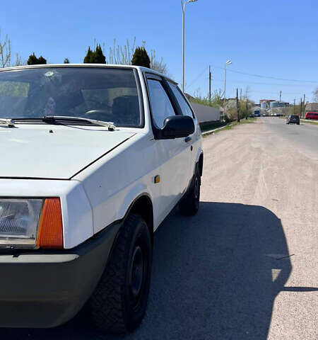 Белый ВАЗ 2108, объемом двигателя 1.3 л и пробегом 90 тыс. км за 899 $, фото 2 на Automoto.ua