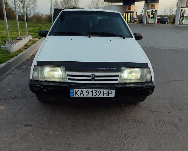 Белый ВАЗ 2108, объемом двигателя 1.5 л и пробегом 70 тыс. км за 1100 $, фото 2 на Automoto.ua