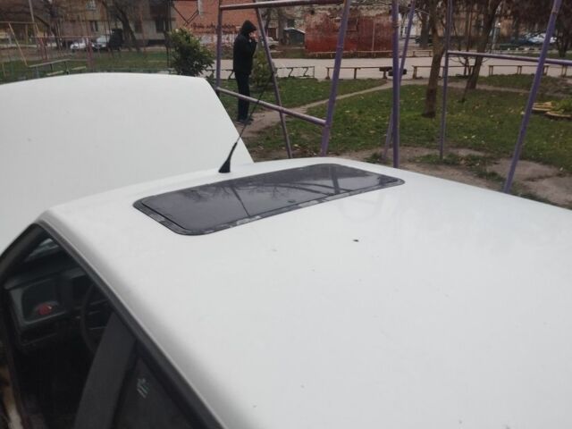 Белый ВАЗ 2108, объемом двигателя 2 л и пробегом 350 тыс. км за 1200 $, фото 6 на Automoto.ua