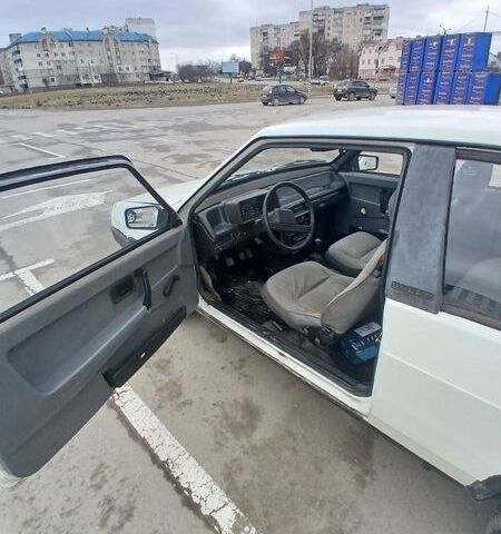Білий ВАЗ 2108, об'ємом двигуна 1.5 л та пробігом 260 тис. км за 800 $, фото 6 на Automoto.ua