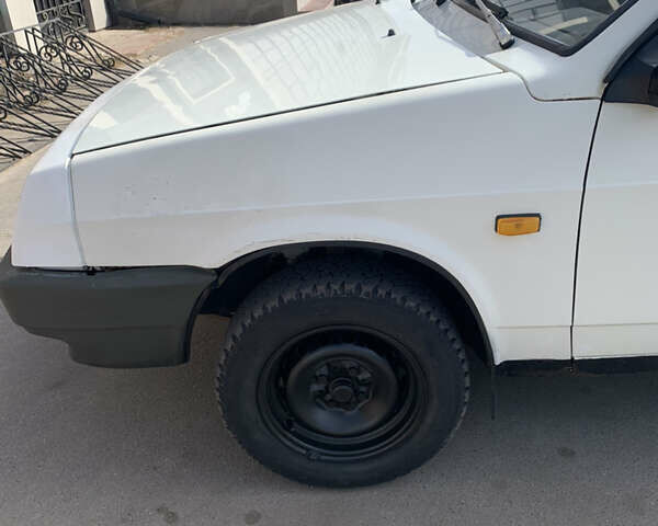 Белый ВАЗ 2108, объемом двигателя 1.3 л и пробегом 90 тыс. км за 899 $, фото 4 на Automoto.ua