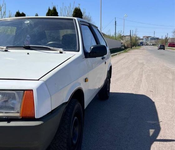 Белый ВАЗ 2108, объемом двигателя 1.3 л и пробегом 90 тыс. км за 1150 $, фото 2 на Automoto.ua