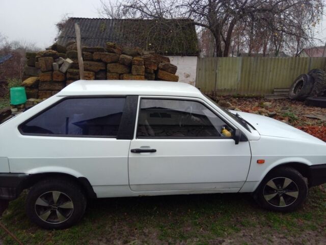 Белый ВАЗ 2108, объемом двигателя 1.5 л и пробегом 100 тыс. км за 851 $, фото 4 на Automoto.ua