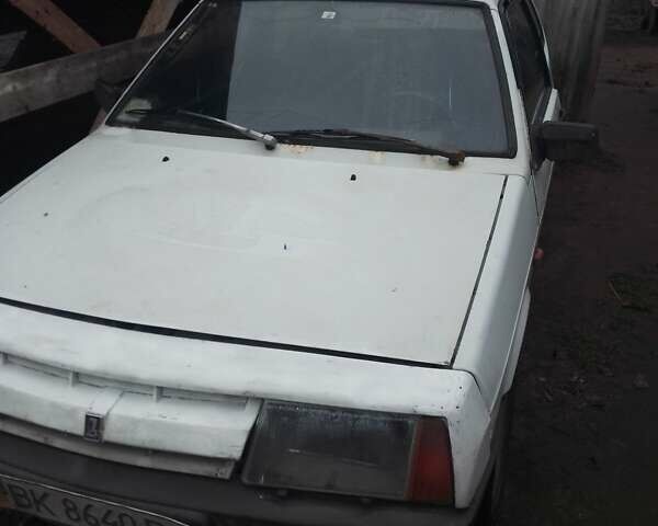 Белый ВАЗ 2108, объемом двигателя 1.5 л и пробегом 200 тыс. км за 699 $, фото 1 на Automoto.ua