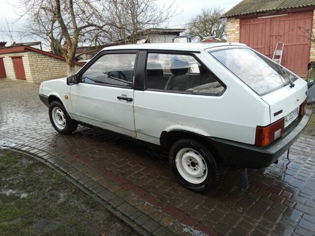 Белый ВАЗ 2108, объемом двигателя 1.5 л и пробегом 180 тыс. км за 800 $, фото 2 на Automoto.ua