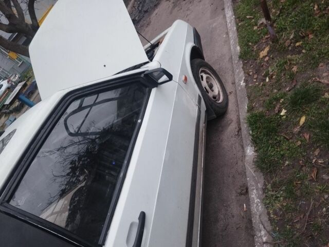 Белый ВАЗ 2108, объемом двигателя 2 л и пробегом 350 тыс. км за 1200 $, фото 1 на Automoto.ua