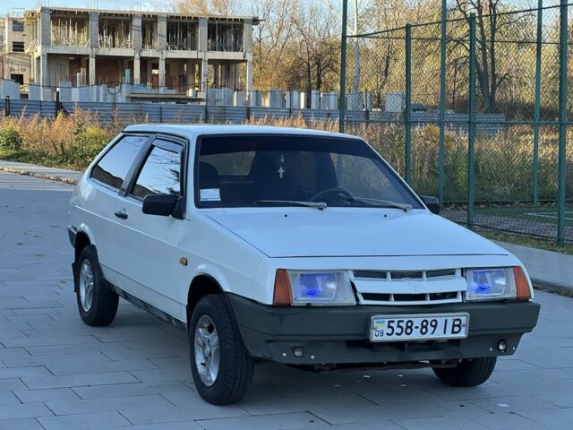 Белый ВАЗ 2108, объемом двигателя 1.5 л и пробегом 180 тыс. км за 750 $, фото 2 на Automoto.ua