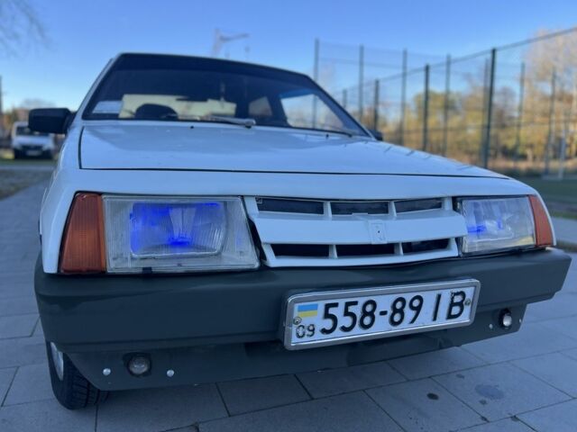 Белый ВАЗ 2108, объемом двигателя 1.5 л и пробегом 180 тыс. км за 750 $, фото 5 на Automoto.ua